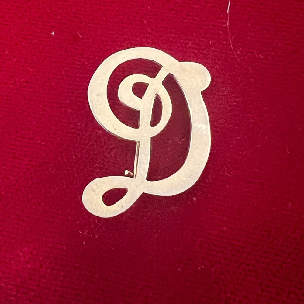 Vintage gold unsigned Letter d brooch